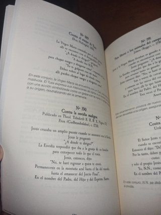 FÓRMULAS DE BRUJAS Y RECETAS MÁGICAS TOMO I: FÓ...