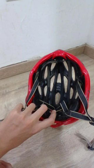 Casco de ciclismo KASK negro y rojo