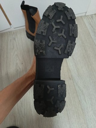 Botines Chelsea Marrones con Suela Track