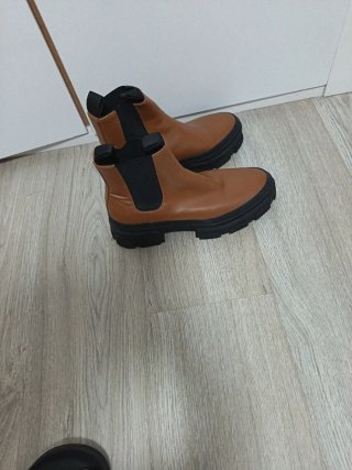 Botines Chelsea Marrones con Suela Track