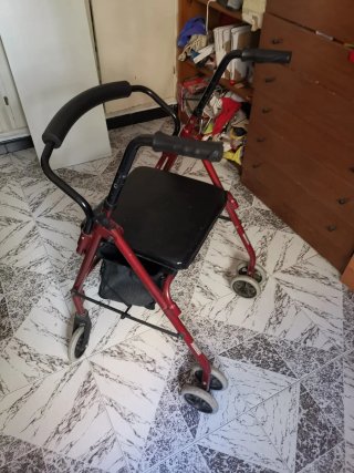 Andador para mayores con asiento