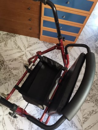Andador para mayores con asiento