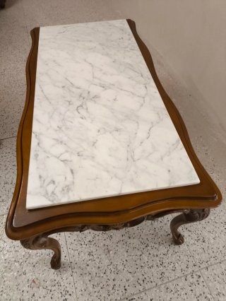 Mesa de centro de mármol y madera