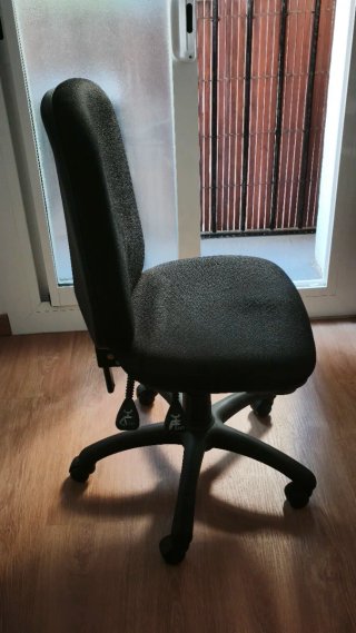 Silla de oficina ergonómica ajustable