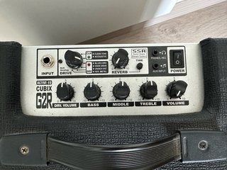 Guitarra eléctrica + amplificador