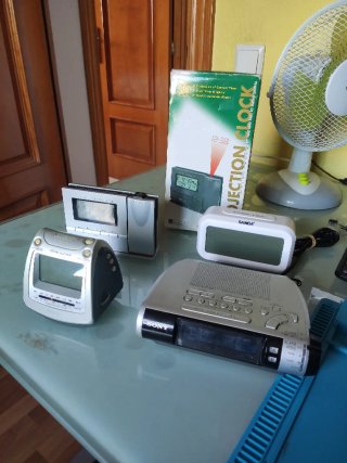 Lote 4 radios despertador Sony y Sanda