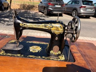 Máquina de coser Singer antigua funcional