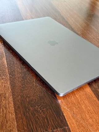 MacBook Pro 16” 2019 i7 16GB 512GB – Plata