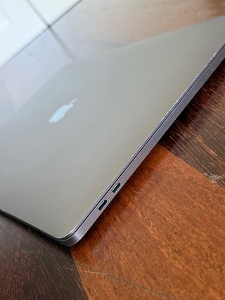 MacBook Pro 16” 2019 i7 16GB 512GB – Plata