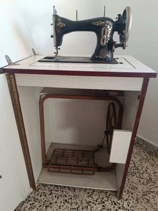 Máquina de coser antigua Wertheim