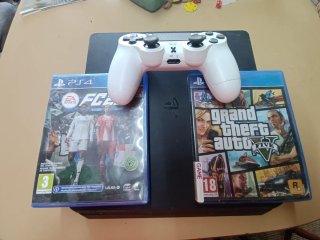 PS4 (PlayStation 4) Slim con 2 Juegos