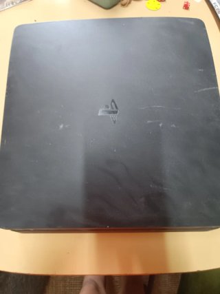 PS4 (PlayStation 4) Slim con 2 Juegos