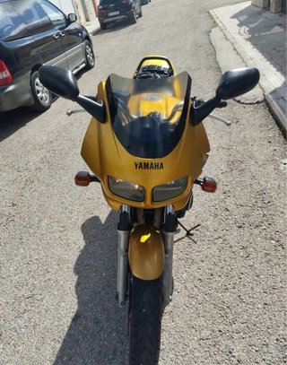 Yamaha Fazer 600 Amarilla