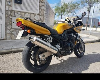 Yamaha Fazer 600 Amarilla
