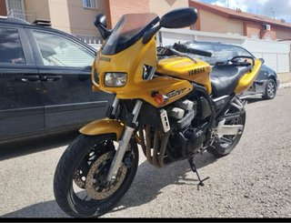 Yamaha Fazer 600 Amarilla