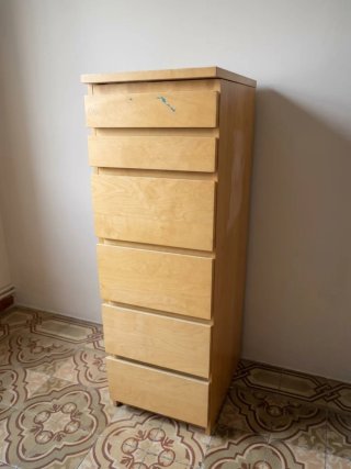 Cómoda de madera con 7 cajones