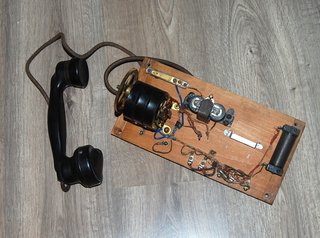 Antiguo Teléfono Intercomunicador de Madera