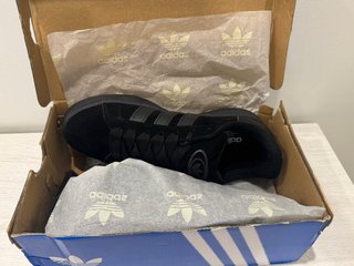 Zapatillas Negras