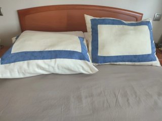 2Cojines de Cama doble cara Beige o Beige y Azul