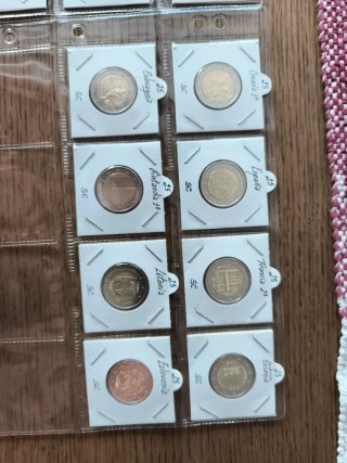 Colección de 28 Monedas Conmemorativas 2€ 2025