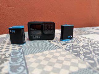 GoPro Hero 9 Black + 2 Baterías + 2 de 64 Gb.