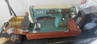 Máquina de coser ALFA AÑO 60,70 EXELENTE ESTADO