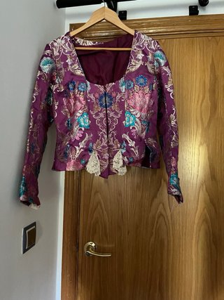 Traje de Fallera con Manteletas y 2 Corpiños