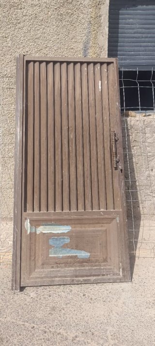 Puerta paso hierro