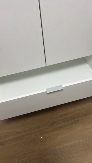 Armario blanco de madera