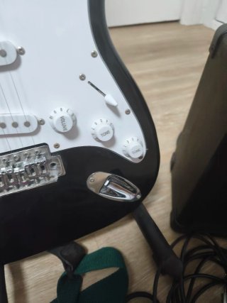 Pack Guitarra Eléctrica, Amplificador y Pedal