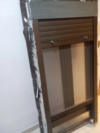 Ventana Abatible con Persiana y Mosquitera
