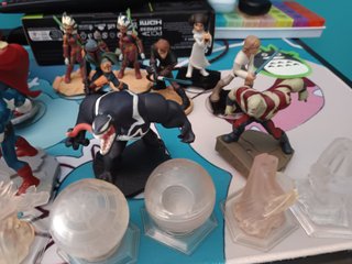 20 Figuras Disney Infinity + 10 Playsets + 2 bases