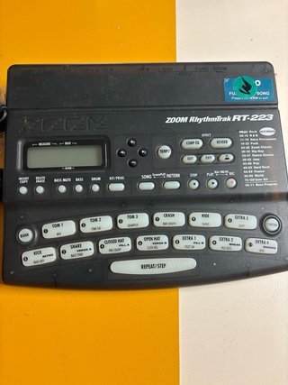 Zoom RhythmTrak RT-223 con alimentador