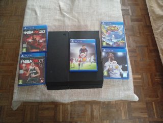 Consola PS4 + 5 Juegos