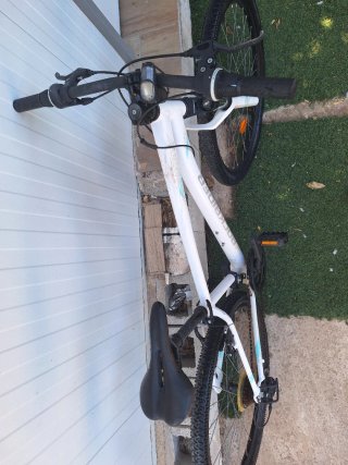 Bicicleta Rockrider 27,5 pulgadas + 2 cascos