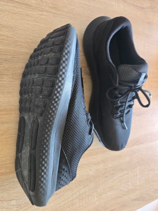 Ténis de Corrida Under Armour Charged Surge 4