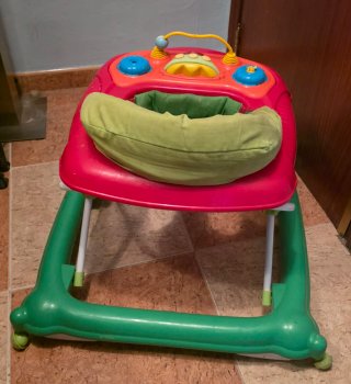 Tacatá verde y rojo para bebé
