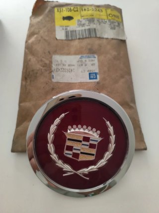 Emblema Medallón Cadillac Clásico