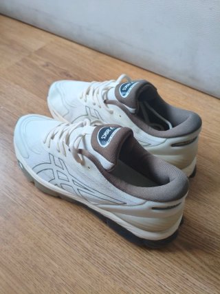 Zapatillas Asics Gel Quantum Blancas y Marrones