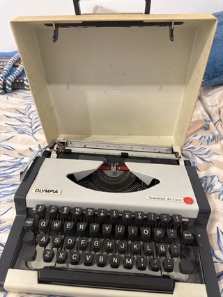 Máquina de escribir Olympia Traveller de Luxe