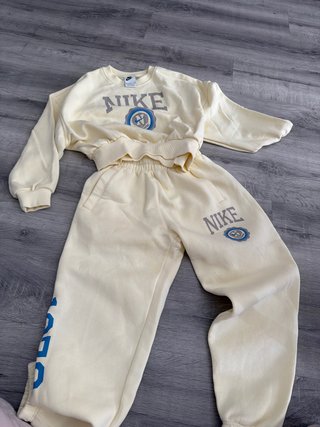Conjunto Chándal Nike Beige y Azul