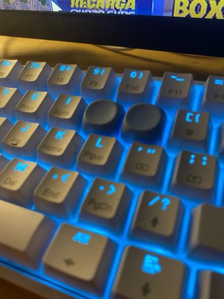 Teclado Mecánico Blanco con Luces LED Azules
