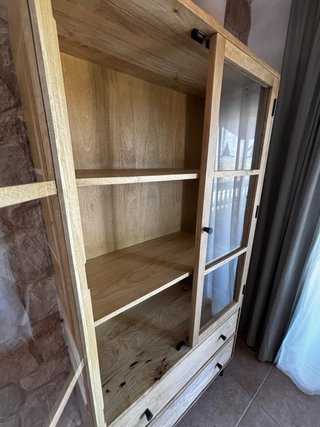Vitrina Banak de Madera