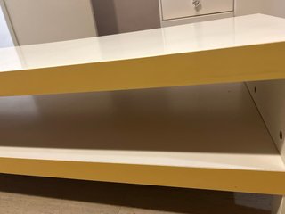 Mesa de centro o mueble TV blanco