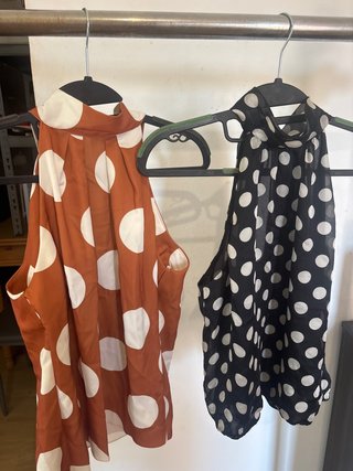 1 Blusa de Tirantes con Lunares+ otra de regalo