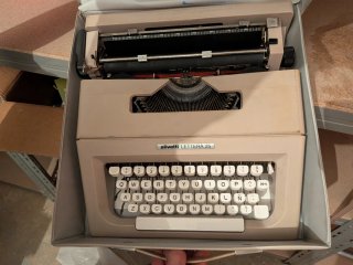 Máquina de escribir Olivetti Lettera 25