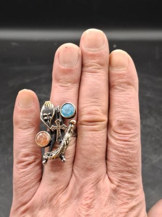 Anillo artístico en Plata 925 y piedras naturales.