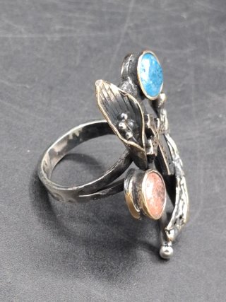 Anillo artístico en Plata 925 y piedras naturales.
