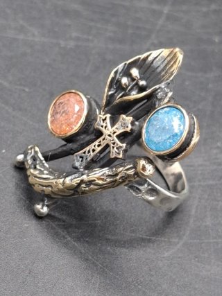 Anillo artístico en Plata 925 y piedras naturales.