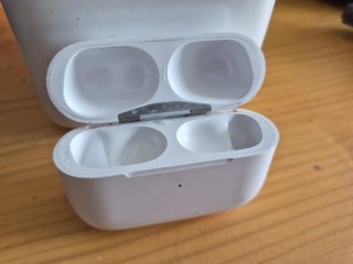 Caja Cargador AirPods Pro 2 A2700